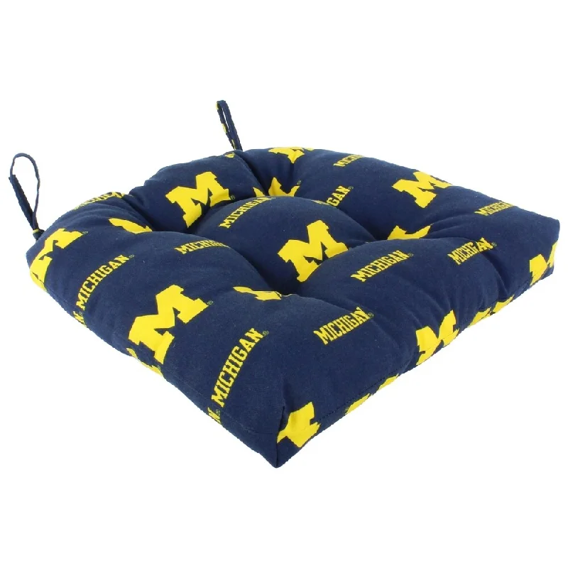 Loyalty Reward Michigan Wolverines Indoor / Outdoor Seat Cushion Patio D Cushion 20" x 20", 2 Tie Backs - 20" x 20" x 3"