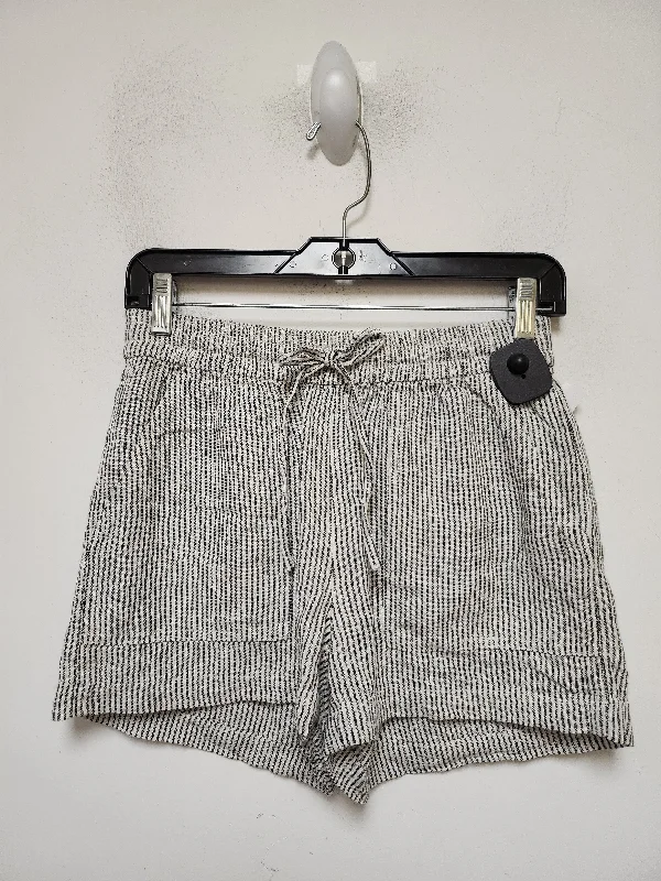 New Markdowns Shorts By J. Crew In Striped Pattern, Size: 00