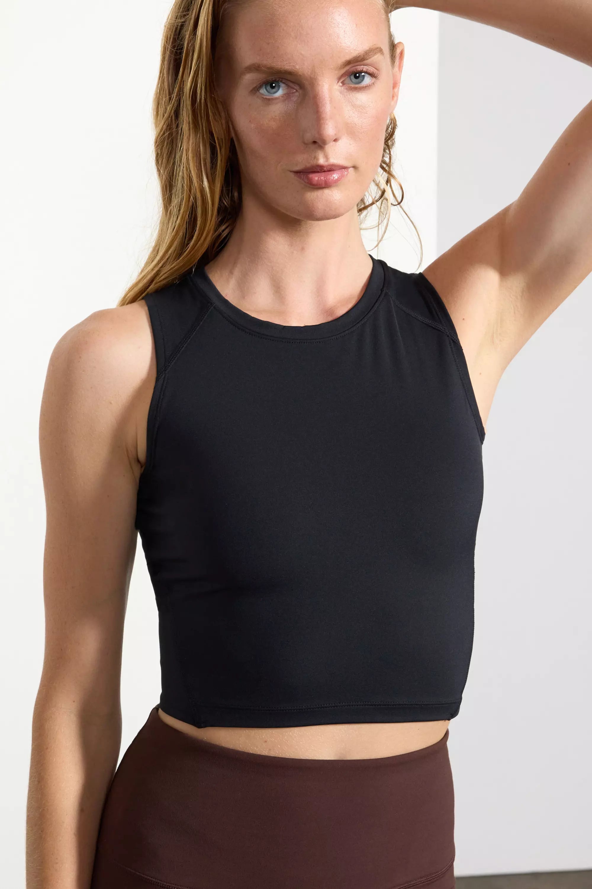 New Deals Open Back Cropped Tank - Black